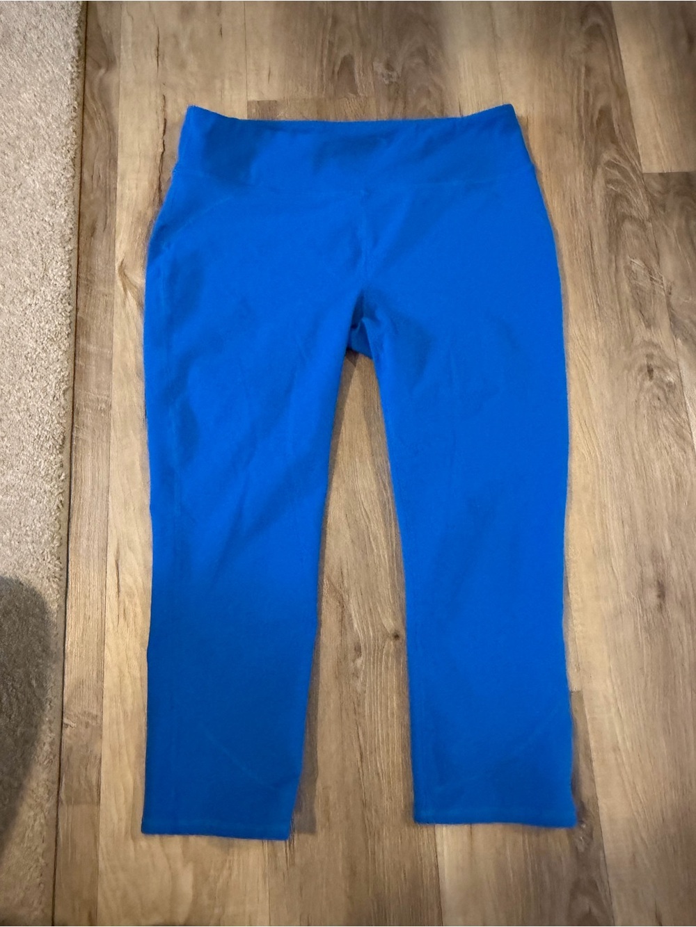 Fabletics Cropped Capri Leggings Size M Blue Activewear 20.5 Inseam